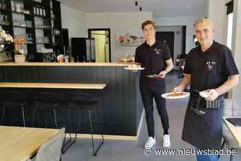 Vader Koen (53) en zoon Noah (22) schenken lekkere koffie in De 97