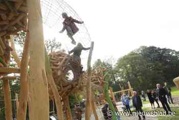 Klimmen, kruipen, springen en klauteren in nieuwe avontuurlijke speeltuin