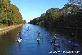 Watersporters peddelen voor goed doel