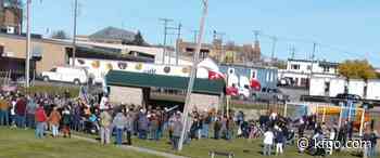 People rally in support of Fergus Falls doctor - KFGO News