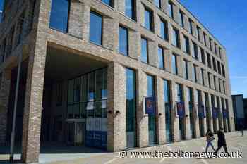 Bolton bucks national trend that sees fewer poorer students go to university - The Bolton News