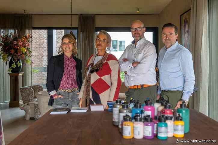 Monique Stam en Julie Loeckx (even) overburen van Kanye West - “Wat een inspirerende plek!”