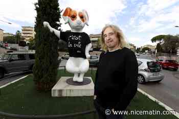 Le Totor, le chien vedette du quartier de Cimiez à Nice revêtu d’un tee-shirt signé Ben