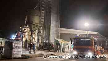 Brand in 18 Meter hoher Trocknungsanlage in Aichach führt zu Großeinsatz - Augsburger Allgemeine