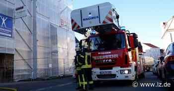 Dachstuhlbrand legt Verkehr in Fürstengartenstraße lahm | Lokale Nachrichten aus Detmold - Lippische Landes-Zeitung