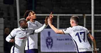 LIVE. Dominant Anderlecht heeft vroege voorsprong beet, match lag even stil door rookbommen - Het Laatste Nieuws