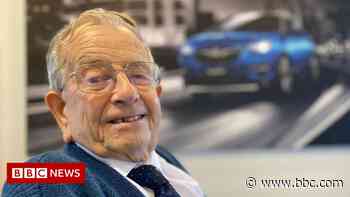 Gloucester mechanic retires after 75 years with same company - BBC News