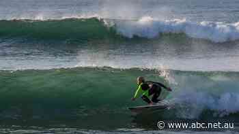 Regions brace for COVID spike as Melburnians escape for long weekend