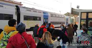 Pendolari ostaggio dei disservizi, treno fermo e linea ferroviaria paralizzata - MarsicaLive