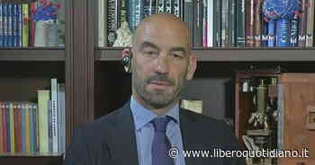 Matteo Bassetti, "io sono...": fermo-immagine impensabile, cosa appare sulla sua scrivania - Liberoquotidiano.it