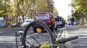 Modena. Anziano in bici investito in via Giardini: è grave - La Gazzetta di Modena