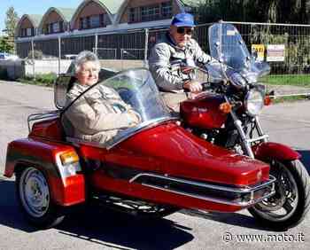 Modena, coppia di anziani si presenta alla terza dose in sidecar - Moto.it