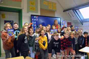 Leerlingen van ’t Klavertje Vier krijgen nieuwste Duupje-boek van An ‘Bieke’ Swartenbroekx in primeur te lezen