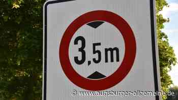 35.000 Euro Schaden: Lkw bleibt in Unterführung stecken