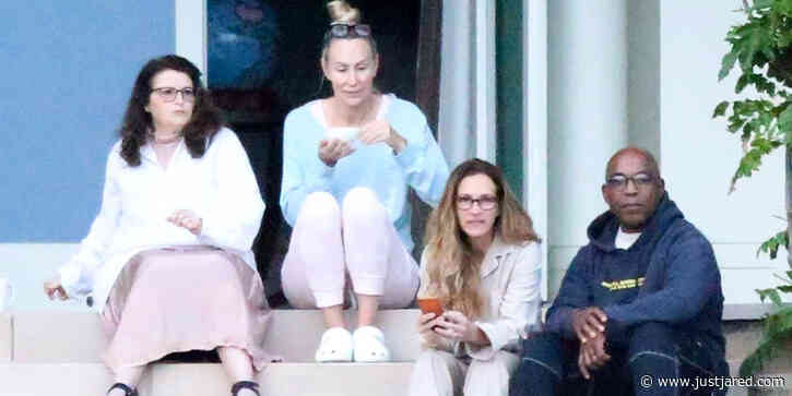 Julia Roberts Enjoys Some Coffee With Friends During Her Australian Quarantine Period