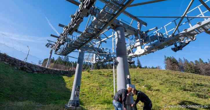 Seilbahntechnik-Azubis bauen funktionsfähigen Skilift