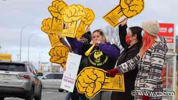 Premier, education minister hold news conference on first day of N.B. CUPE strike
