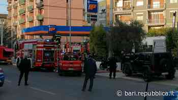 Bari, in fiamme pizzeria accanto a distributore di carburante. Si valuta ipotesi dolosa, sequestrato il locale - La Repubblica