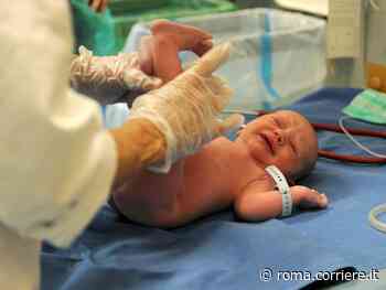 Sora, mamma non arriva in tempo in ospedale e partorisce nel parcheggio - Corriere Roma