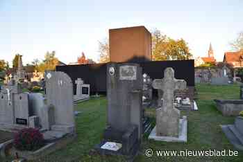 Verloederd grafmonument wordt op speciale manier behoed voor verder verval