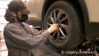 First snowfall of season prompts rush to Calgary's tire stores - CTV News Calgary