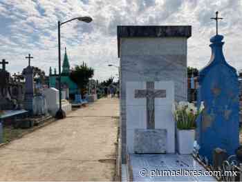 Santos Difuntos que descansan en panteones de Xalapa y Coatepec, ya reciben a sus seres amados, piden evitar aglomeraciones por el Covid - plumas libres