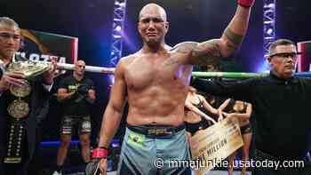 Bruno Cappelozza learns of father's death after winning PFL title - MMA Junkie