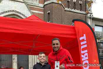 Vooruit kleurt met huidskleurpotloden