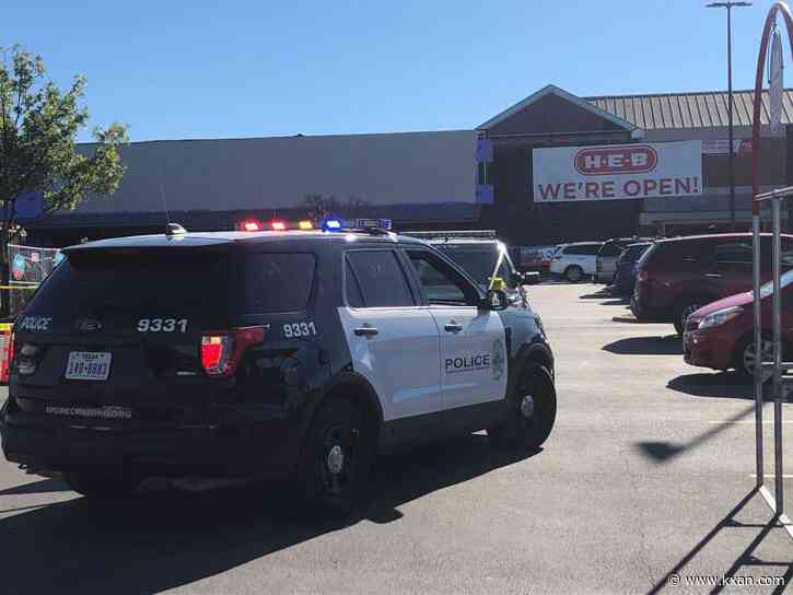 1 person shot in north Austin, police responding to shopping center
