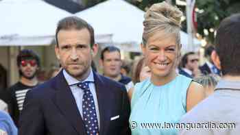 Carlos Sánchez, la expareja de Luján Argüelles, en coma inducido tras sufrir un grave accidente - La Vanguardia