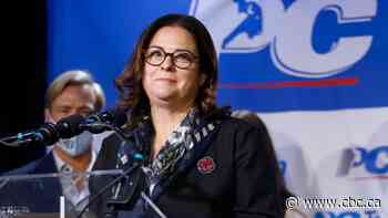 Heather Stefanson chosen as Manitoba's 1st female premier by a slim margin