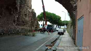 Cadono calcinacci dall'Arco di Cristo Re, chiuso al traffico il tratto: tutti i provvedimenti - MessinaToday