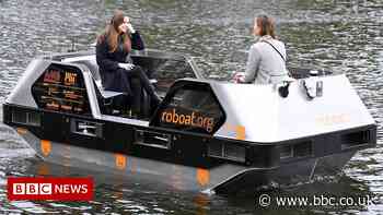 Robo-boat sails on an Amsterdam canal and other tech news