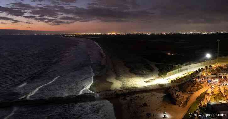 One Dead After Dozens Try to Swim Around San Diego Border Fence - The New York Times