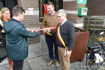 Wandelroute langs 53 nutteloze borden ingehuldigd (Hoogstraten) - Gazet van Antwerpen