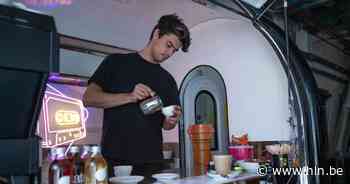 “Hier is het altijd plezant”: mobiele koffiebar van Reuben (33) kleurt Antwerpen-Noord - Het Laatste Nieuws