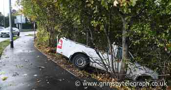 Silver Ford Ranger 'crashes' into bushes on Pyewipe roundabout - Grimsby Live