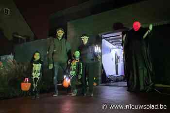 Regen schrikt jonge griezels niet af in Heist-op-den-Berg: “Trick-or-treat. Een snoepje of ik schiet”