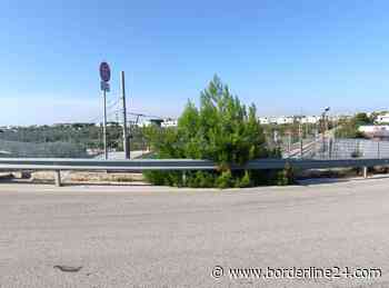 Bari, dal pino ai tombini aperti: a Palese ponte vietato ai pedoni. "Aspettano ci scappi il morto" - VIDEO - Borderline24.com