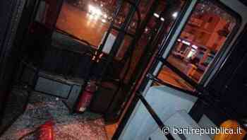 Halloween, a Bari gli autisti dei bus hanno paura: "Corse sospese alle 17, ci lanciano sassi e uova" - La Repubblica