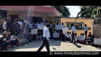 Deceased gardener’s family protests outside MDU V-C’s residence - Hindustan Times