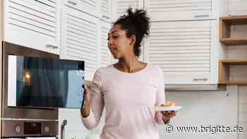 Essen erwärmen: Diese 3 Mikrowellen-Fehler sind einfach zu vermeiden - BRIGITTE.de