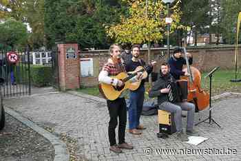 Reveil brengt muziek op begraafplaats