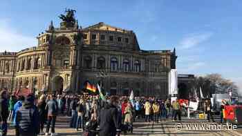 Proteste gegen Corona-Maßnahmen in Dresden und Zwönitz - MDR