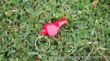 Fußballer attackieren nach Abpfiff in Augsburg Gegenspieler