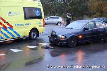 Botsing op de kruising Wakkerendijk in Eemnes; twee gewonden naar ziekenhuis - Noordhollands Dagblad
