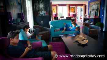 Teen Screen Time Doubled During Pandemic Lockdowns