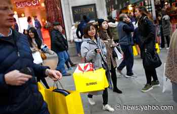 UK retail footfall peaks in October - Yahoo News