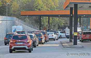 Tanktouristen Richtung Österreich verstopfen die Passauer Innstadt - Passauer Neue Presse