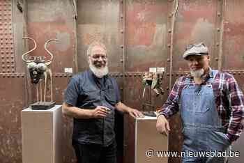 Kunstenaar die dieren maakt van afval, creëert Ros Beiaard: “Manke poten vervangen door oude lepels”